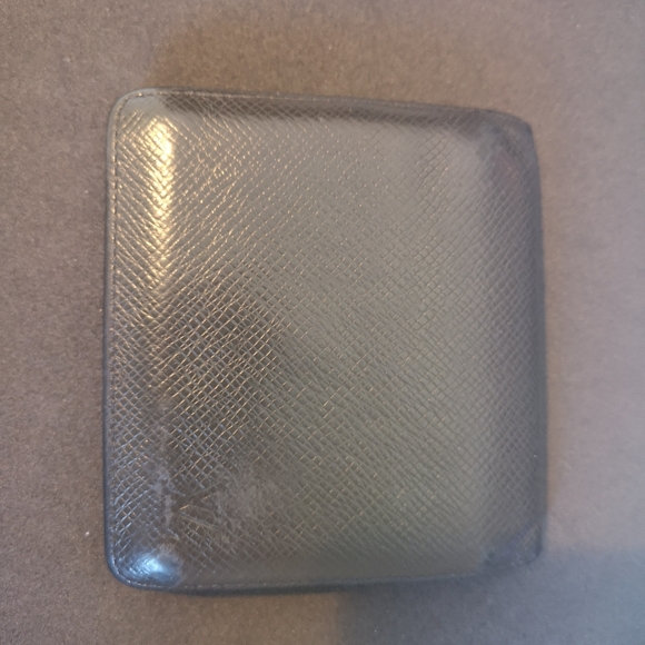 Authentic Louis Vuitton Taiga wallet - Picture 3 of 8